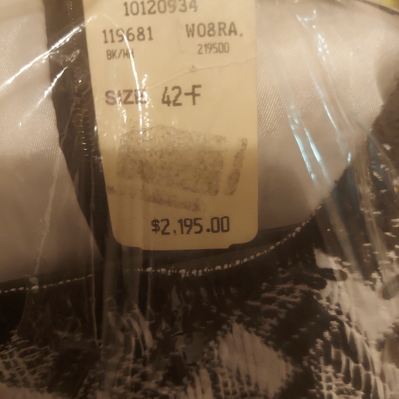 Dress - Picture 3 of 3